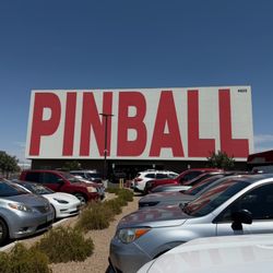Pinball Hall Of Fame - Can't miss their sign.