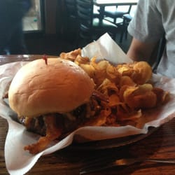 Corner Pub Bellevue - Smokehouse burger