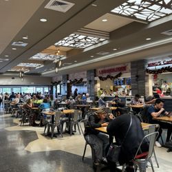 Pearl Highlands Center - Busy place for lunch