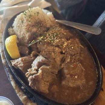 7 Mile House - Adobo with Rice - Sports Bars Near Me - Brisbane, California