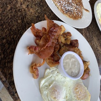 Killian Cafe & Grill - Killian Grand Slam  Chocolate chip pancake - Breakfast & Brunch Near Me - Miami, Florida