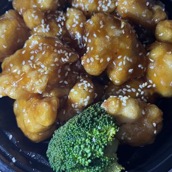 Chow Wok - Sesame chicken - Chinese Near Me - Houston, Texas