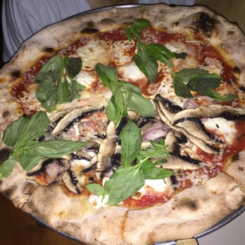 Lucali - DON'T JUDGE A PIZZA BY ITS YELP PHOTO. All hype, terrible sauce. Head to DiFara or even Not Rays, Il Porto, Spumoni Gardens for sauce. - Pizza Near Me - Brooklyn, New York