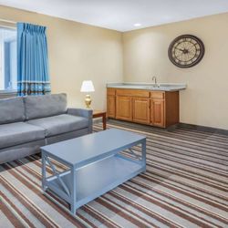 Super 8 by Wyndham - Guest room