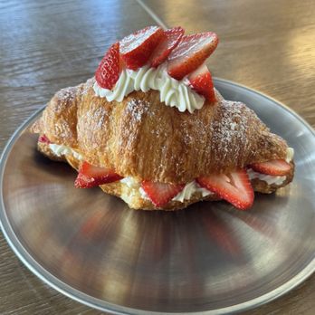 Cruffin & Tea - Croissant - Desserts Near Me - Jacksonville, Florida
