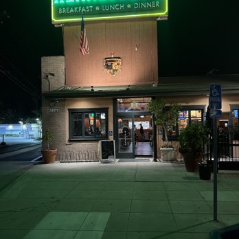 Hennessey's Tavern - the front of the restaurant - Pubs Near Me - Dana Point, California