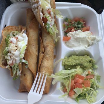 De Oro La Puerta - Chicken flautas and carnitas tacos with sour cream, fresh Guacamole and tomato salsa - Mexican Near Me - Brea, California De Oro La Puerta - Chicken flautas and carnitas tacos with sour cream, fresh Guacamole and tomato salsa - Mexican Near Me - Brea, California