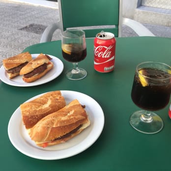 Cafetería El Pilar - Hamburger with Cheese and a coke - Cafeteria Near Me - Barcelona, B Cafetería El Pilar - Hamburger with Cheese and a coke - Cafeteria Near Me - Barcelona, B