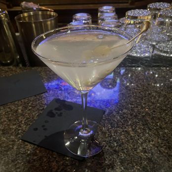 Gallery Bar & Grill - Perfect martini. - Cocktail Bars Near Me - Los Angeles, California