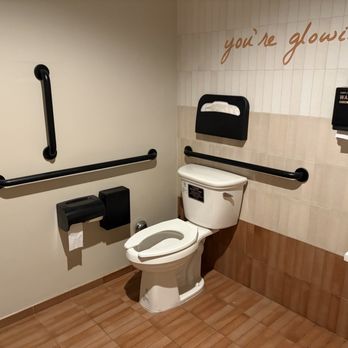 Heights Wellness Retreat - Nice clean bathroom - Skin Care Near Me - Porter Ranch, California Heights Wellness Retreat - Nice clean bathroom - Skin Care Near Me - Porter Ranch, California