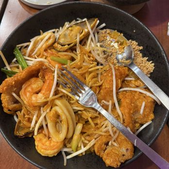 Krok - Seafood combo pad Thai Mussels, shrimp(grilled n fried) calamari - Thai Near Me - Las Vegas, Nevada Krok - Seafood combo pad Thai Mussels, shrimp(grilled n fried) calamari - Thai Near Me - Las Vegas, Nevada