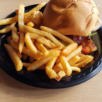 Southern Breeze - Chicken breast sandwich with bacon - Bars Near Me - Kissimmee, Florida