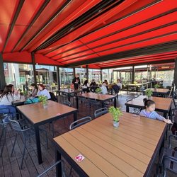 Vapiano - Outdoor seating