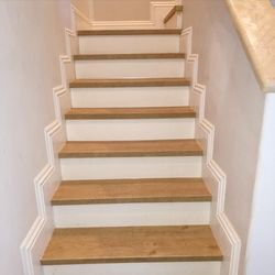 De Armas Wood Floors - Laminate Flooring Installation & Staircase Installation