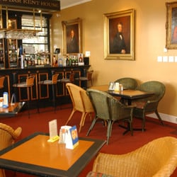 Bistro Kent House - Pub-style interior of the Kent House.
