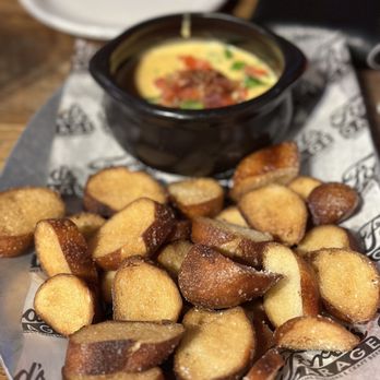 Ford's Garage Dearborn - Pretzel Cheese Appetizer - Burgers Near Me - Dearborn, Michigan