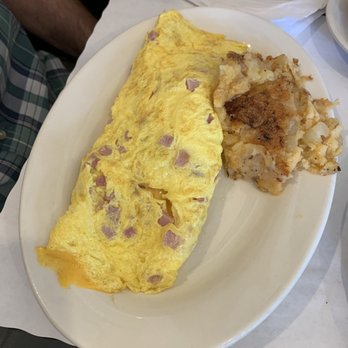Steve & Andrea's Restaurant - Han and cheese omelette - Breakfast & Brunch Near Me - Rutherford, New Jersey Steve & Andrea's Restaurant - Han and cheese omelette - Breakfast & Brunch Near Me - Rutherford, New Jersey