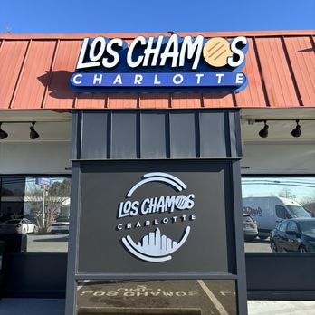 Los Chamos Clt - Outside - Venezuelan Near Me - Charlotte, North Carolina