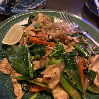 Thonglor - Pad see ew - Thai Near Me - Brighton, Massachusetts Thonglor - Pad see ew - Thai Near Me - Brighton, Massachusetts