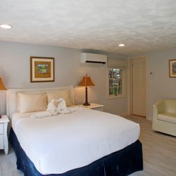Pleasant Bay Village Resort - Deluxe Queen Room By The Pond