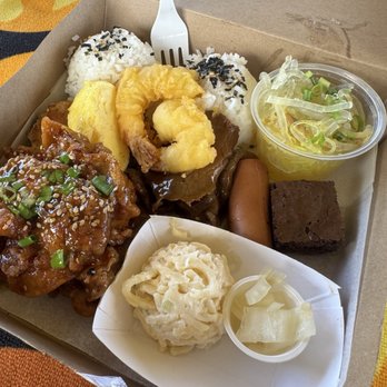Paradise Grinds & Catering - Chili pepper chicken Deluxe box lunch. - American Near Me - Līhue, Hawaii