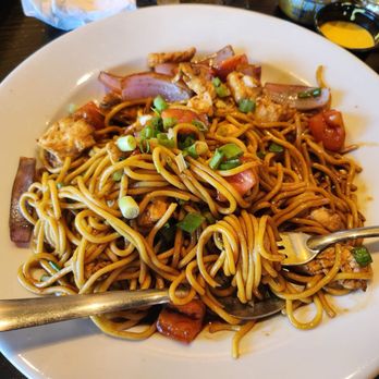 Latin Chef Peruvian Cuisine - Tallarin Saltado de Pollo - Peruvian Near Me - Oceanside, California Latin Chef Peruvian Cuisine - Tallarin Saltado de Pollo - Peruvian Near Me - Oceanside, California