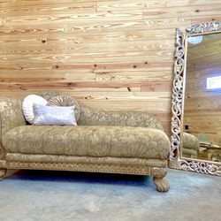 The Barn at Lakeside Ranch - Bridal Parlor Lounge Seating