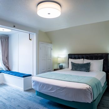 Gilbert Inn - Garret Room - Hotels Near Me - Seaside, Oregon Gilbert Inn - Garret Room - Hotels Near Me - Seaside, Oregon