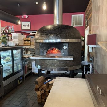 Amici's Restaurant - Pizza oven - Pizza Near Me - Maywood, New Jersey Amici's Restaurant - Pizza oven - Pizza Near Me - Maywood, New Jersey