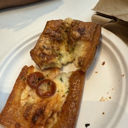 Pizza pastry and quiche pastry Pizza pastry and quiche pastry