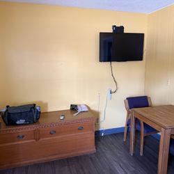 Western Skies Motel - Work area