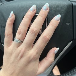 Upscale Day Spa Nails - Linda always does amazing designs for me. She takes her time and takes pride in her work.