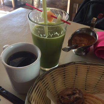 Sabor a Mí - Café de la olla and a green smoothie. - Mexican Near Me - Tijuana, BCN