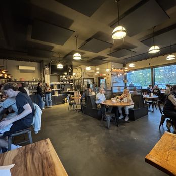 Brickyard Hollow Brewing - Seating - Pizza Near Me - Brunswick, Maine Brickyard Hollow Brewing - Seating - Pizza Near Me - Brunswick, Maine
