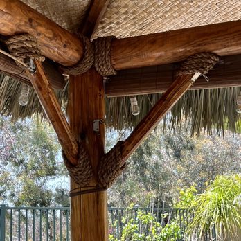 Quality Palapas - Palapa post with rope trim - Carpenters Near Me