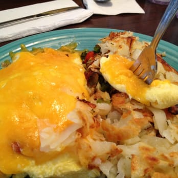 Jongewaard's Bake n Broil - Bacon, avocado, cheese omelette with seasoned hash browns. Yum! - American Near Me - Long Beach, California
