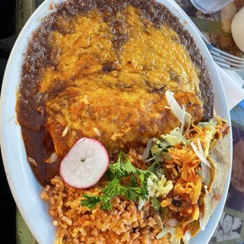 Gilbert's El Indio Restaurant - Chicken and Taco & Enchilada - Mexican Near Me - Santa Monica, California Gilbert's El Indio Restaurant - Chicken and Taco & Enchilada - Mexican Near Me - Santa Monica, California