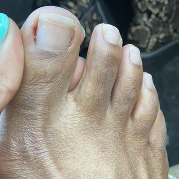 Apple Nails One - The place is dirty and the lady cut me to the point here I was bleeding. - Nail Salons Near Me - Los Angeles, California