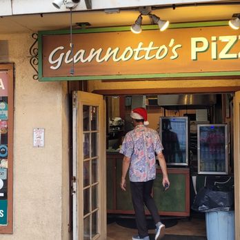 Giannotto's Pizzaria - Pizza Near Me - Wailuku, Hawaii