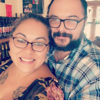 Lynfred Winery - Wine Tasting Room Near Me - Wheeling, Illinois