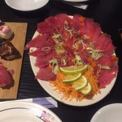 Tomo Open Kitchen - Nigiris y sashimi.