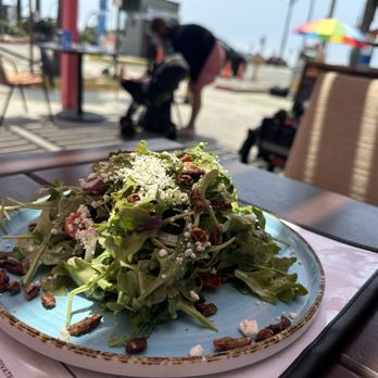 Nalu Vida - Goat cheese salad - Bars Near Me - Venice, California