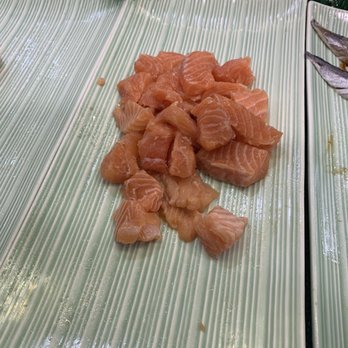 Komi Buffet - I am not sure if you can see the different colors. Rotten smell and color-changing from fresh to rotten. - Buffets Near Me - Buena Park, California