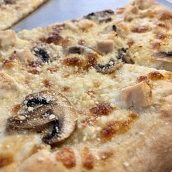 Avenue Cafe - Chicken alfredo pizza- better than expected, my kid enjoyed it too, great crust