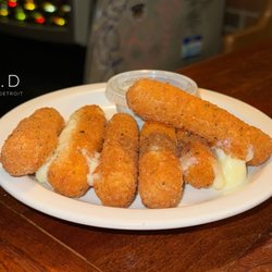 Bronx Bar - Detroit - Deep-Fried Mozzarella Cheese Sticks