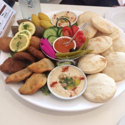 Meze Mazi - Looks good and tastes better