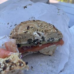 Lox & veggies with Vegan Cream Cheese