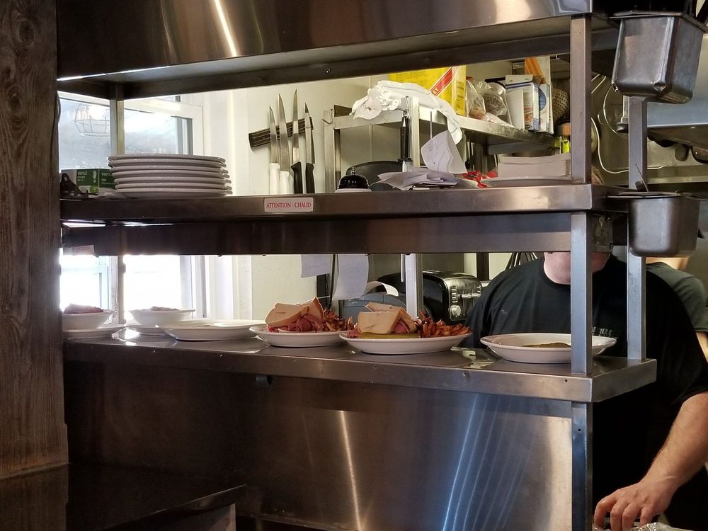 LA FABRIQUE DU SMOKED MEAT QUÉBEC Updated October 2024 26 Photos