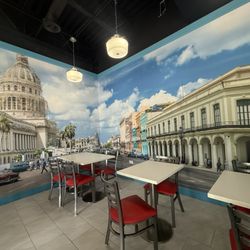 Cubano Bros - Dining area,