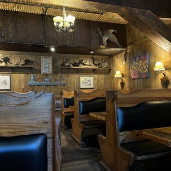 Bill's Pizza & Pub - Extremely rustic feel - Pizza Near Me - Mundelein, Illinois Bill's Pizza & Pub - Extremely rustic feel - Pizza Near Me - Mundelein, Illinois